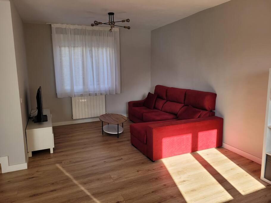 Casa Julio, Bonita Casa Comoda Y Espaciosa, Totalmente Reformada Con Terraza Y Jardin Privado Riezu Exterior foto