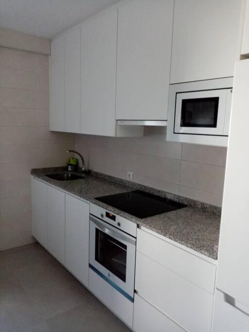 Casa Julio, Bonita Casa Comoda Y Espaciosa, Totalmente Reformada Con Terraza Y Jardin Privado Riezu Exterior foto